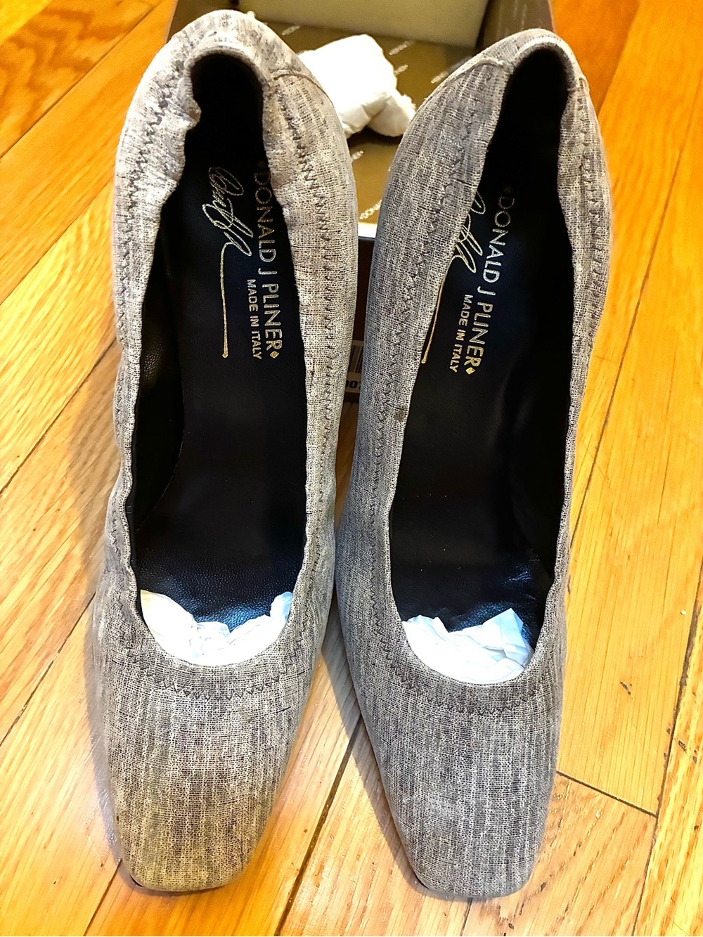 Donald Pliner Seana Pumps, Made in Italy, brand new